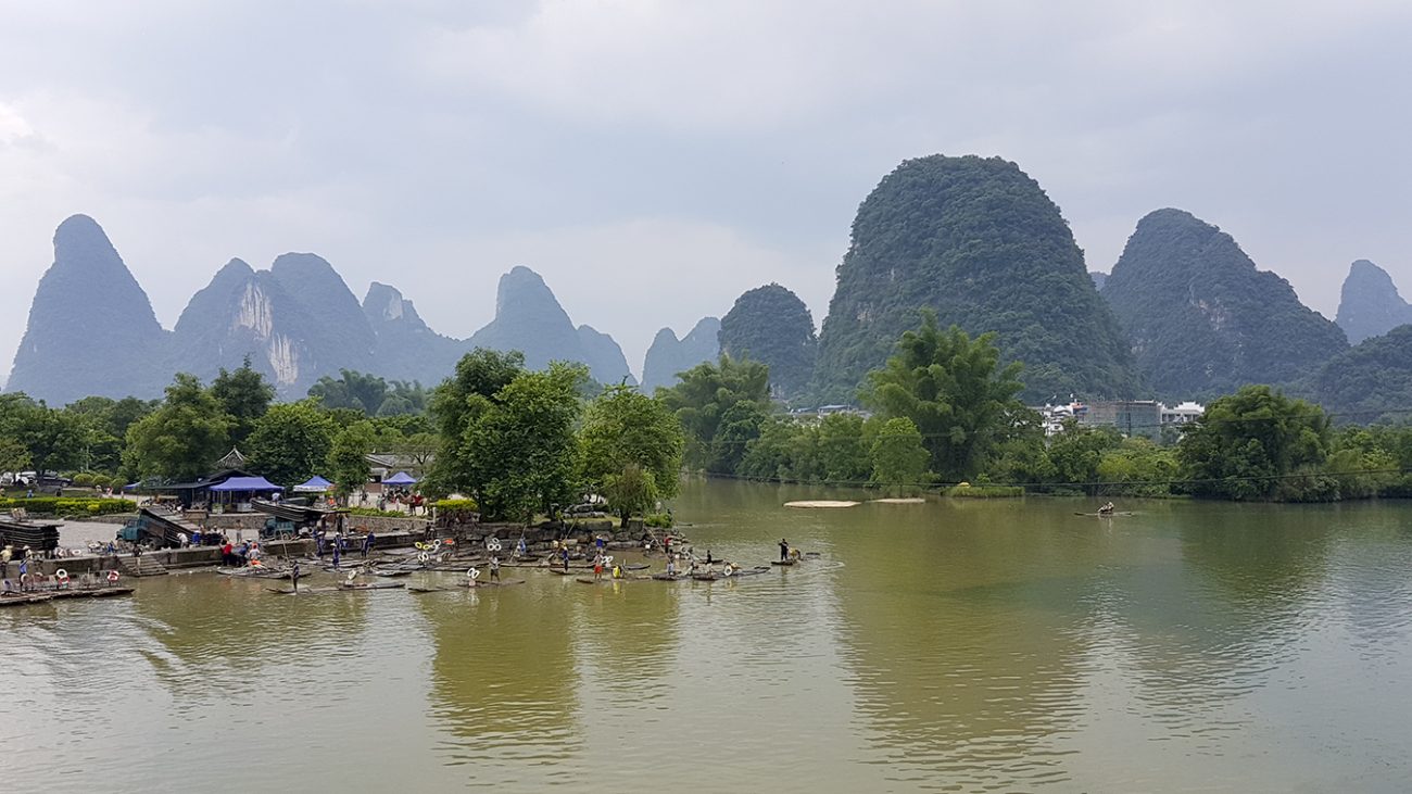 Bamboe raften op de Yulong rivier